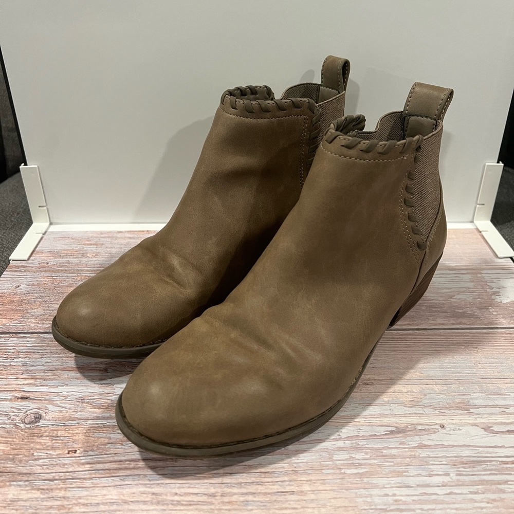 Skechers Texas Fall Crush Taupe Ankle Boots Women’s Size 8